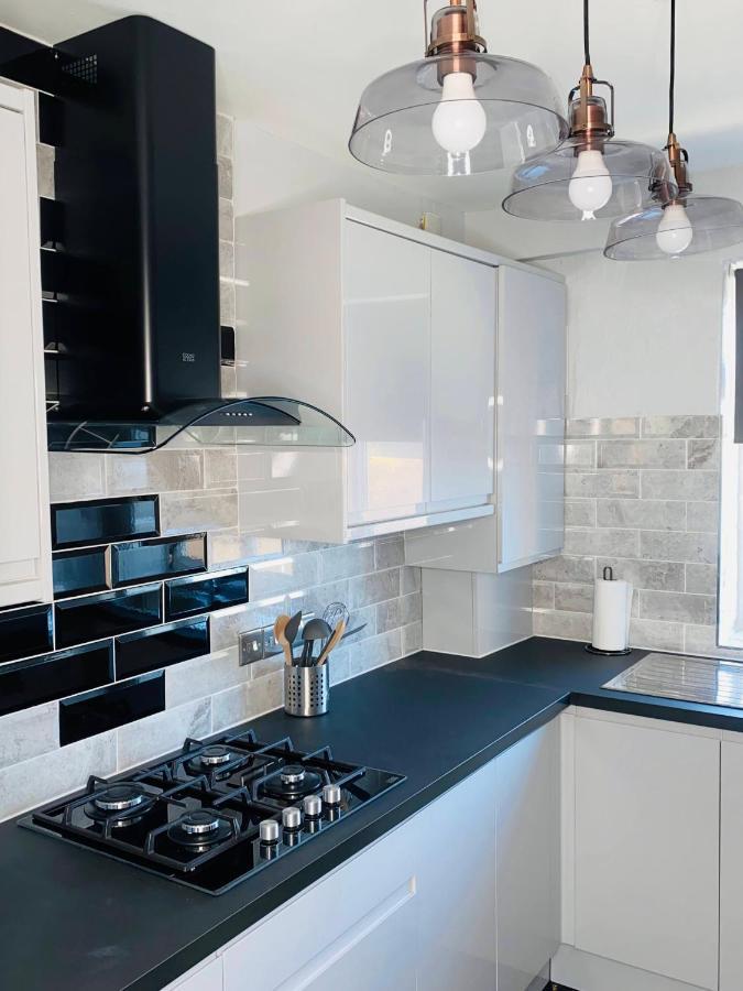Bright, Spacious, Modern Interior Decor 2 Bedrooms Apartment With Amazing Views Londra Dış mekan fotoğraf
