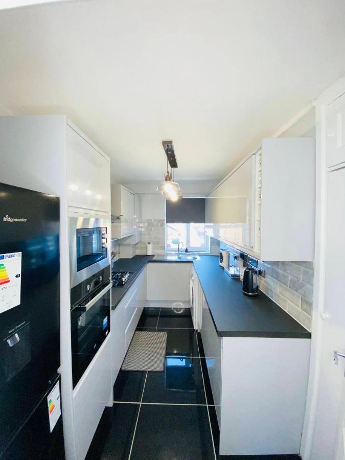 Bright, Spacious, Modern Interior Decor 2 Bedrooms Apartment With Amazing Views Londra Dış mekan fotoğraf