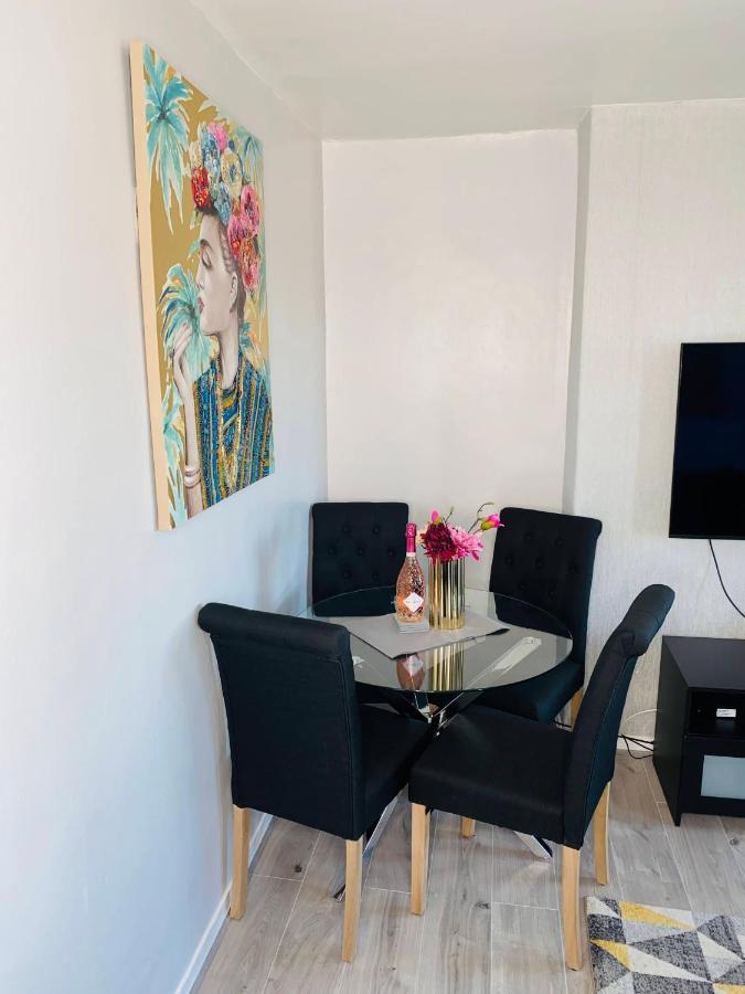 Bright, Spacious, Modern Interior Decor 2 Bedrooms Apartment With Amazing Views Londra Dış mekan fotoğraf