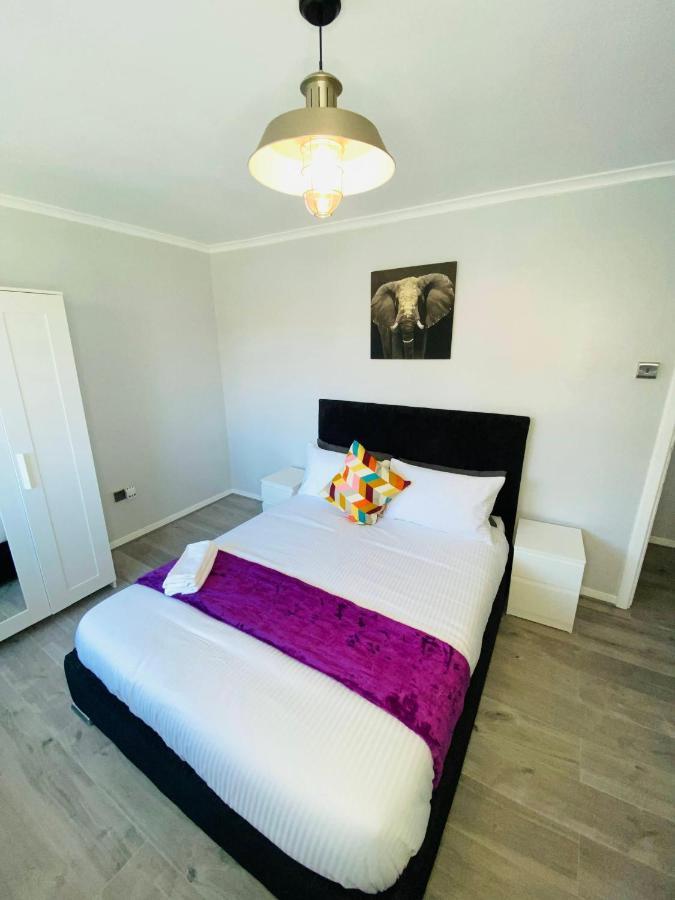Bright, Spacious, Modern Interior Decor 2 Bedrooms Apartment With Amazing Views Londra Dış mekan fotoğraf